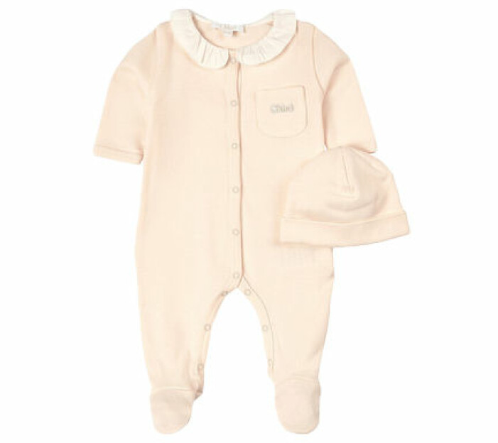 Set med pyjamas och mössa från Chloé.