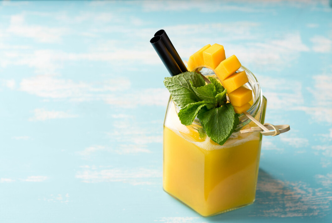 Frozen mango daiquiri