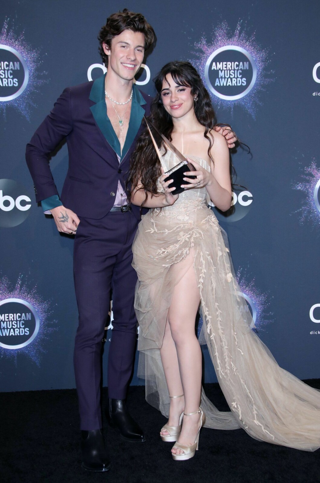 Shawn Mendes och Camila Cabello på röda mattan