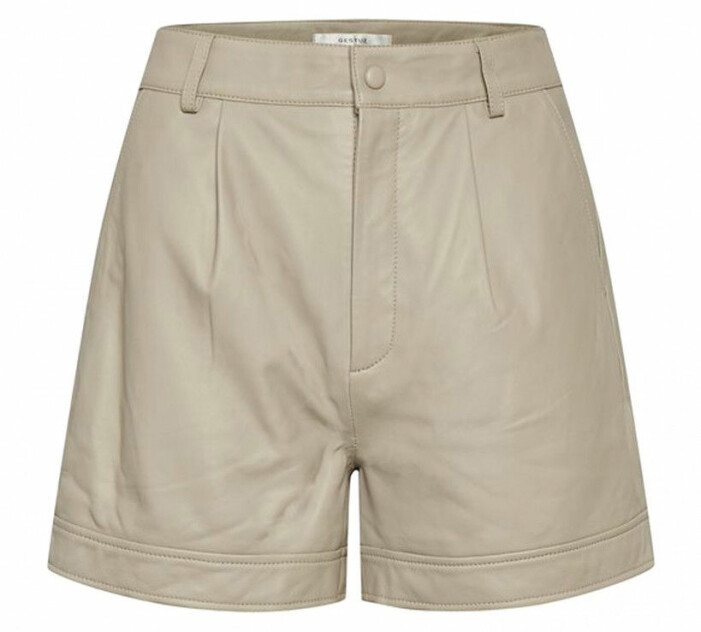 beige shorts skinn