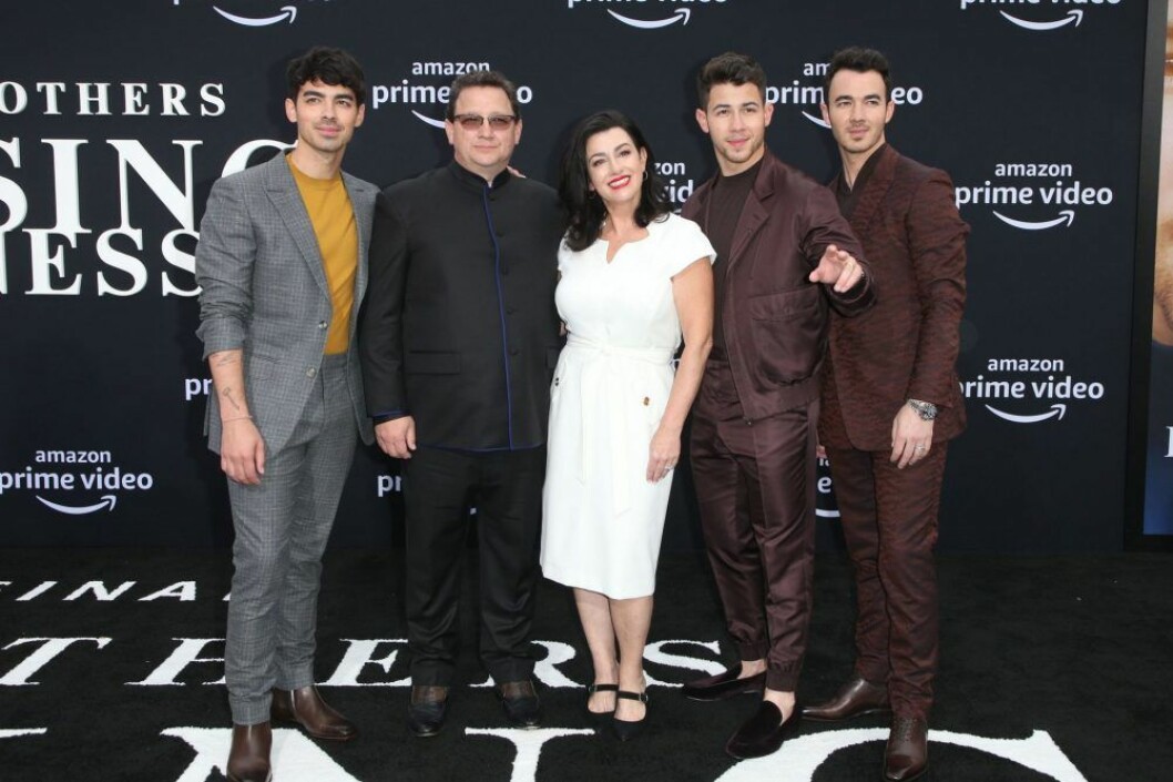 The Jonas brothers med pappa Paul Kevin Jonas och mamma Denise Miller-Jonas