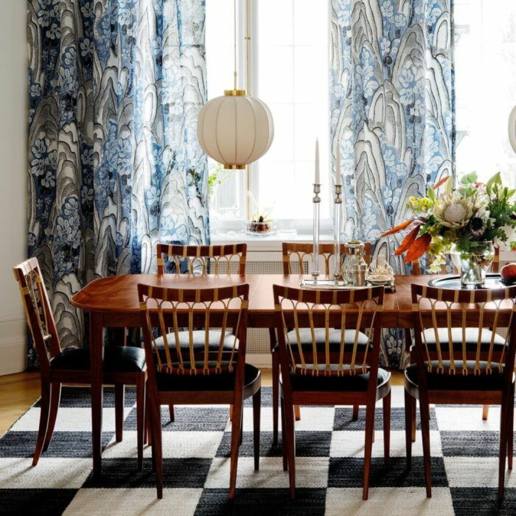 Josef Franks sidenlampa är en designklassiker. Och kostar en slant även vintage. Men det finns också gott om enklare tyglampor att fynda på loppis. Foto: Svenskt tenn Josef Franks sidenlampa är en designklassiker.