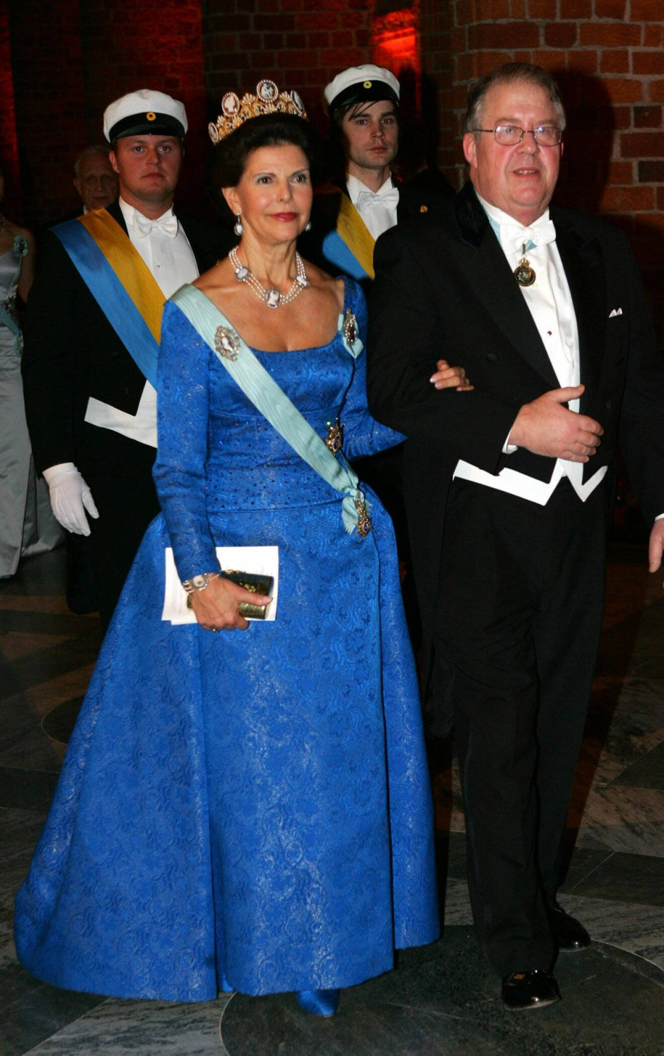 2005 drottning Silvia i återanvänd klänning av Zehnder