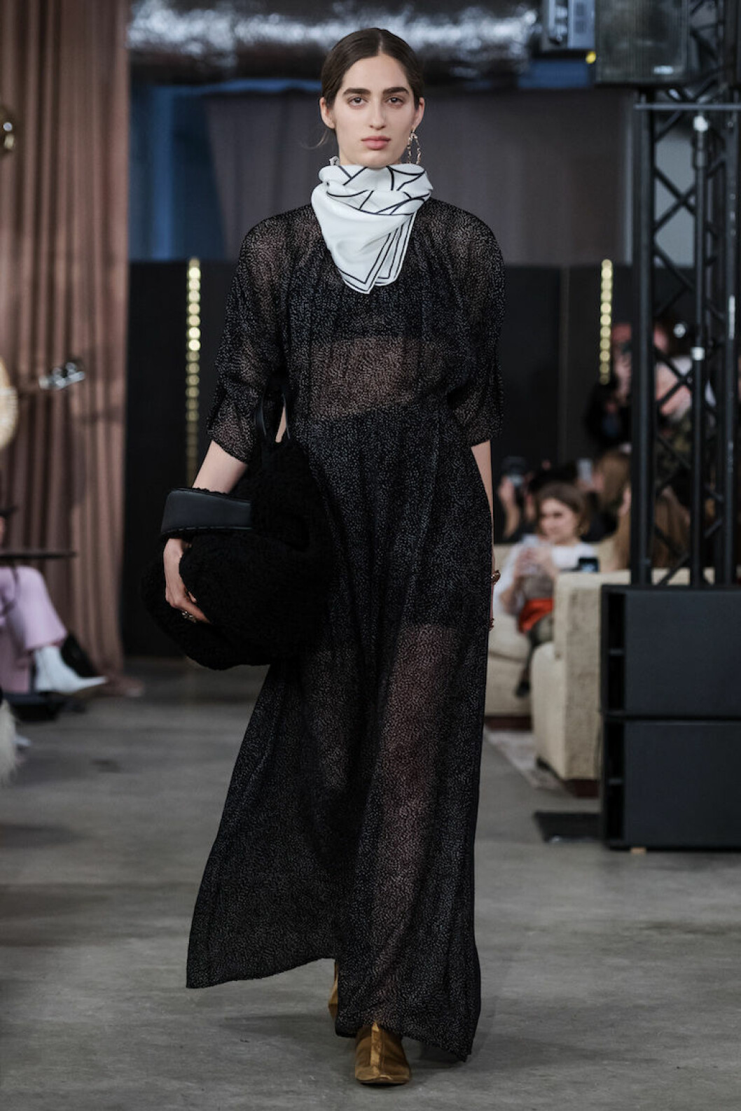 House of Dagmar AW18 Sofistikerad sjal med mönster från House of Dagmar AW18