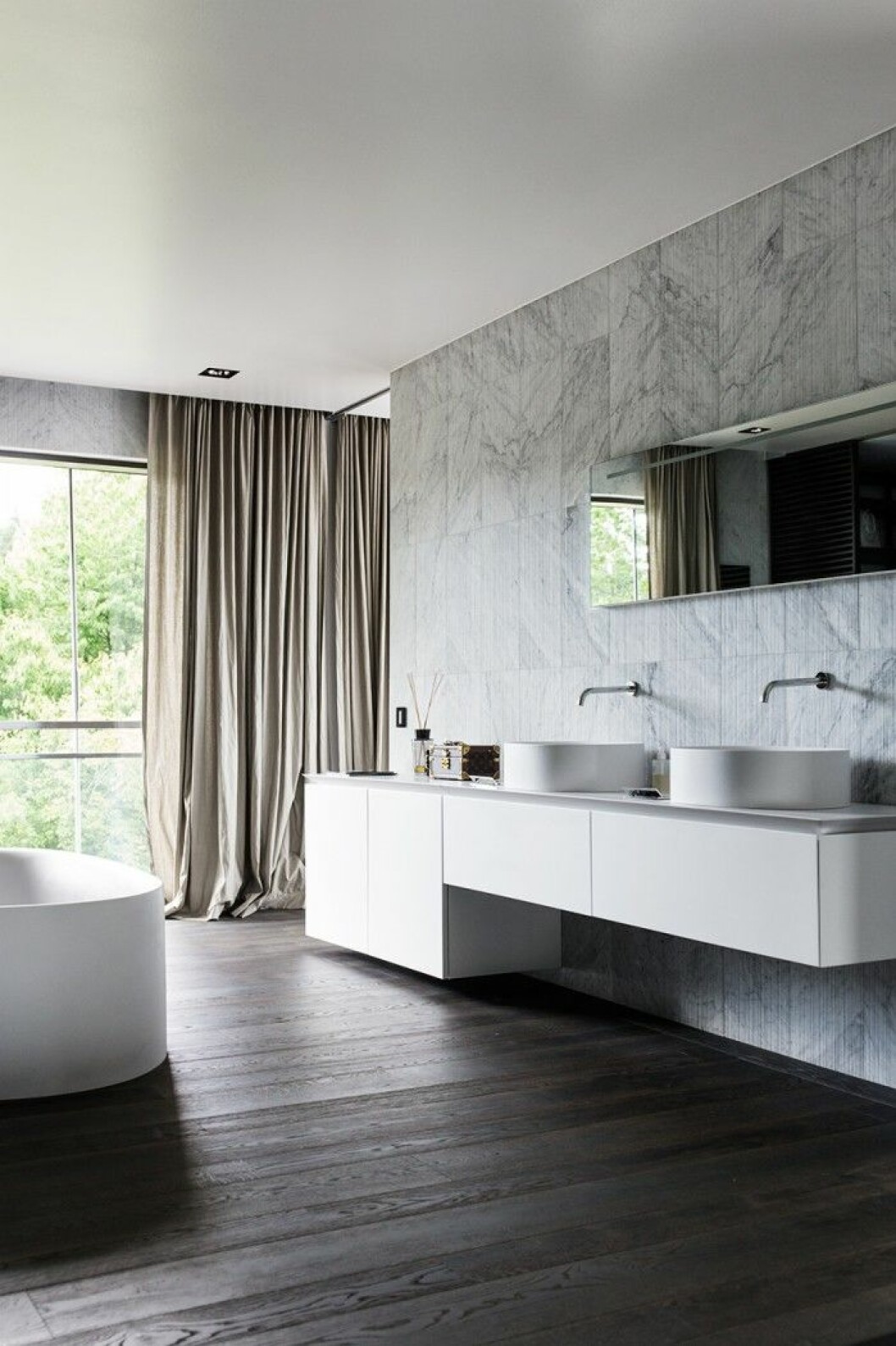 Styling: Gill Renlund, foto: Johan Sellén. Syns i: <a href="https://www.elle.se/decoration/spektakulara-villan-med-helikopterplatta-och-en-magisk-pool/">Kika in i spektakulära villan på Lidingö – med egen helikopterplatta</a>.