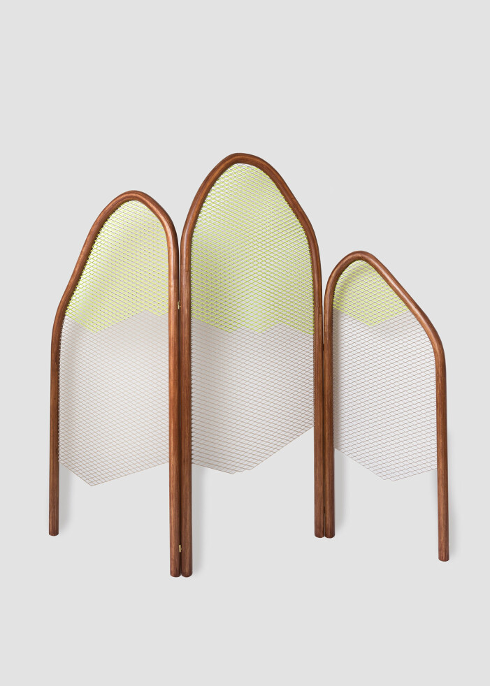 Rumssavdelare inspirerad i sin form av alperna, av Roosa Ryhanen och Hannakaisa Pekkala. På utställningen Serving sculptures. Sju trender från Stockholm design week. Finsk design.