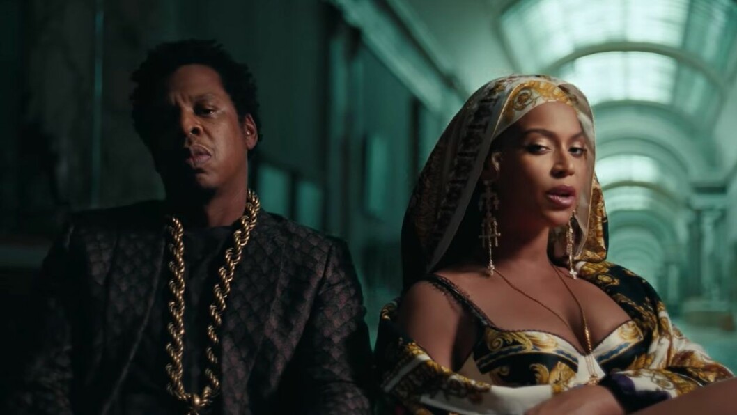 Beyonce iklädd dress från Versace. 