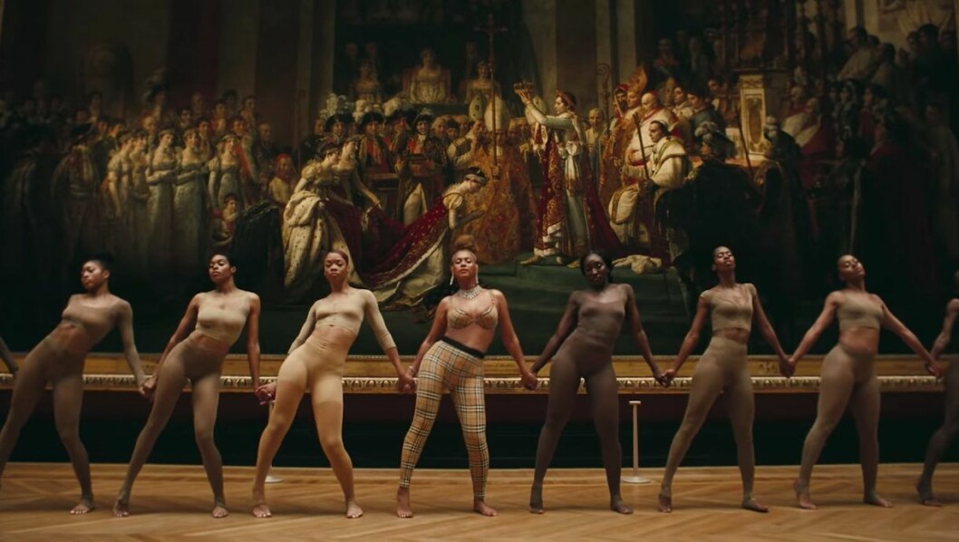 Beyoncé i vintage Burberry.