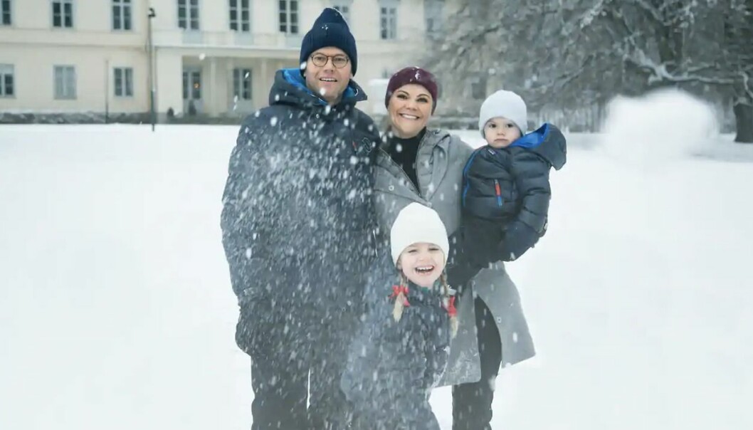 julkort från kronprinsessan victoria, prins daniel, estelle och oscar