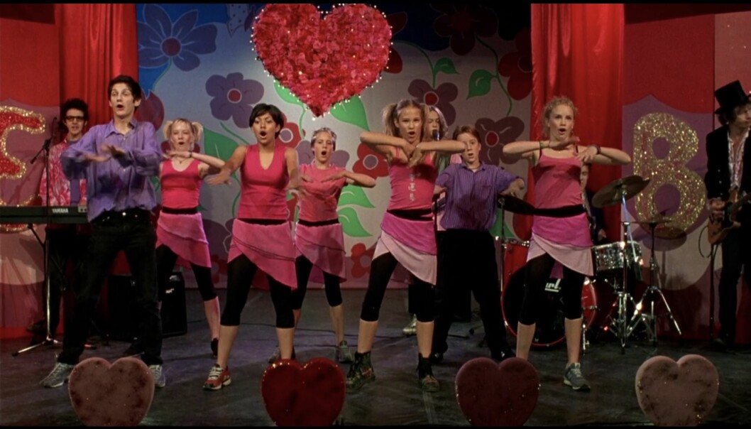 Dansen vi alla minns, eller hur? Eva och Petra på scen i Eva & Adam-filmen