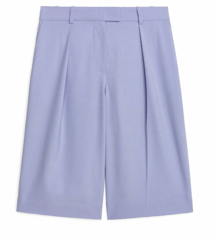 Långa shorts i oversizemodell i pastell