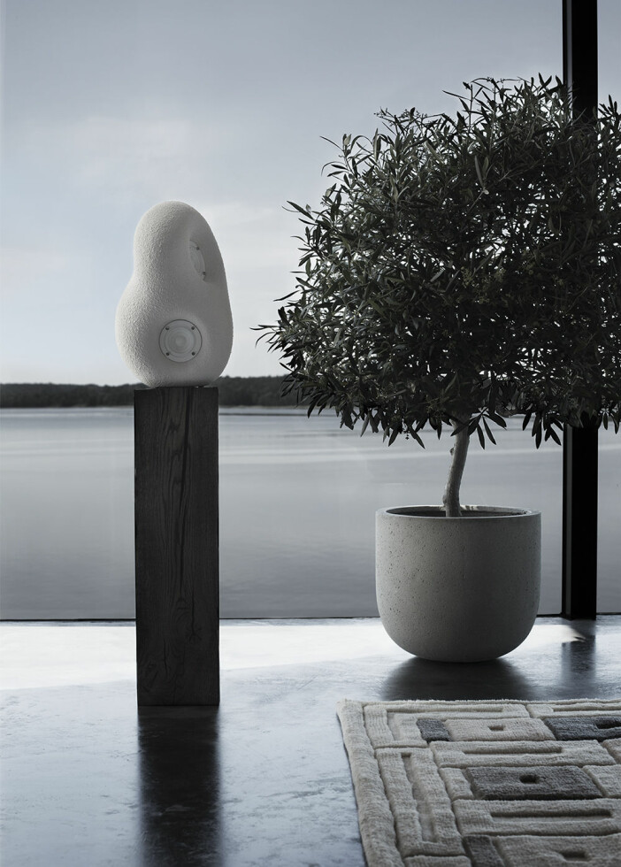 Handgjorda<span class=" italic" data-lab-italic_desktop="italic"> Acoustic Sculpture</span> från Transparent Sound är en designdetalj i sig. Foto: Transparent Sound lyxig högtalare från transparent sound