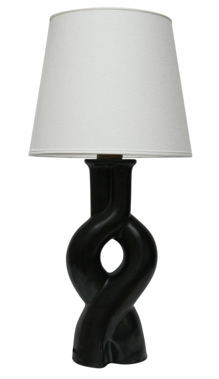 Skulptural och formstark vintagelampa i klassiskt svart