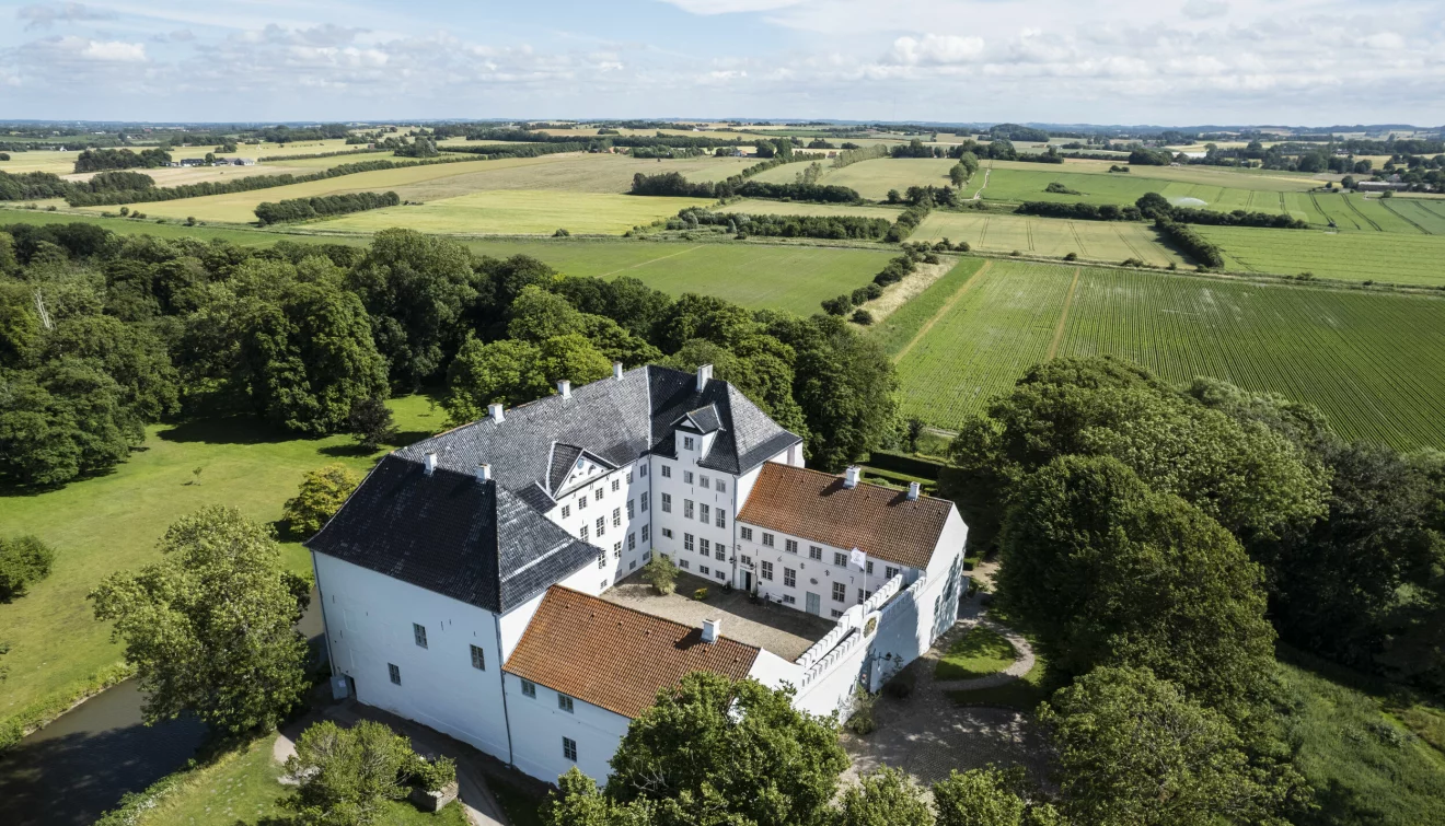 slottet dragholms slott i danmark med hotell