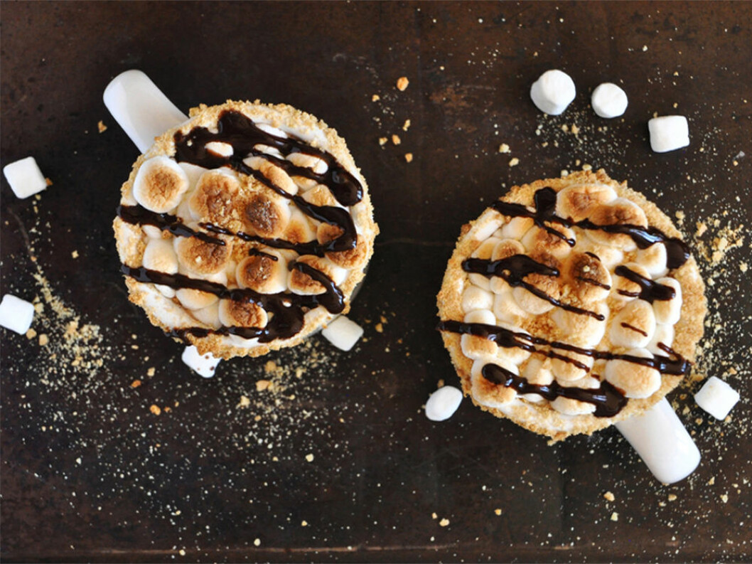 Via: <a href="http://minimalistbaker.com/smores-hot-chocolate-charity-water-e-cookbook/">Minimalist baker</a> smores varm choklad