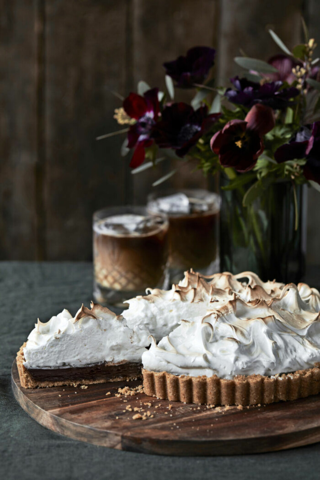 S’morestårta med choklad, maräng och digestivekex.
