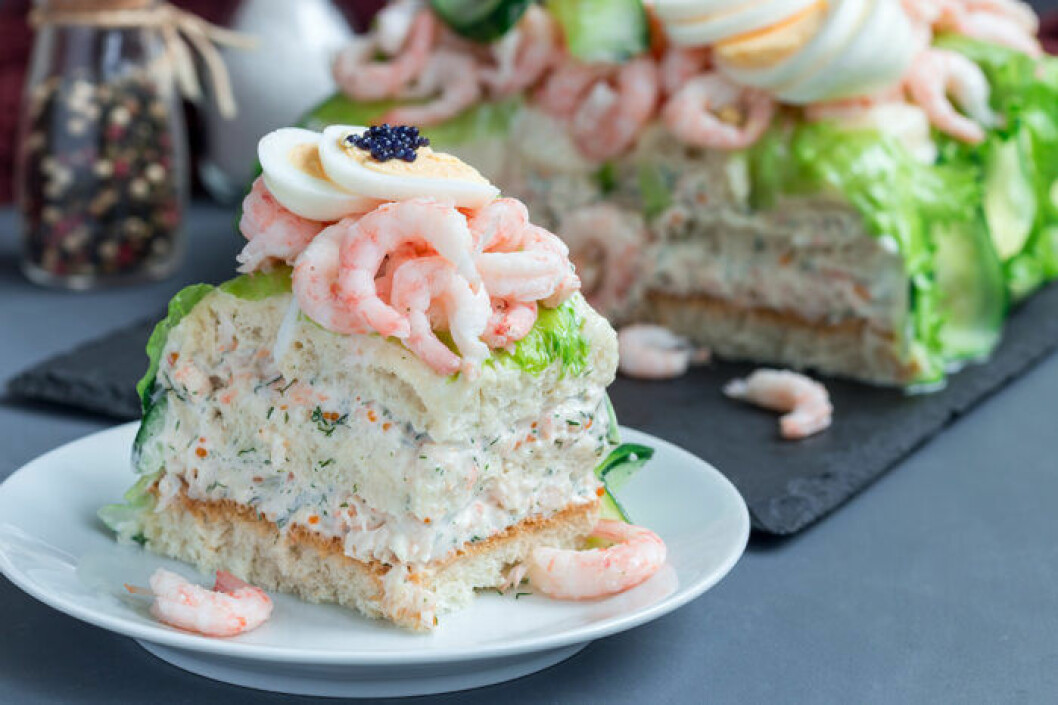 Baka eget bröd till smörgåstårtan. Foto: Shutterstock Baka eget bröd till smörgåstårtan.