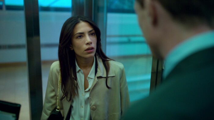 Leyas (Evin Ahmads) trenchcoat i Snabba cash