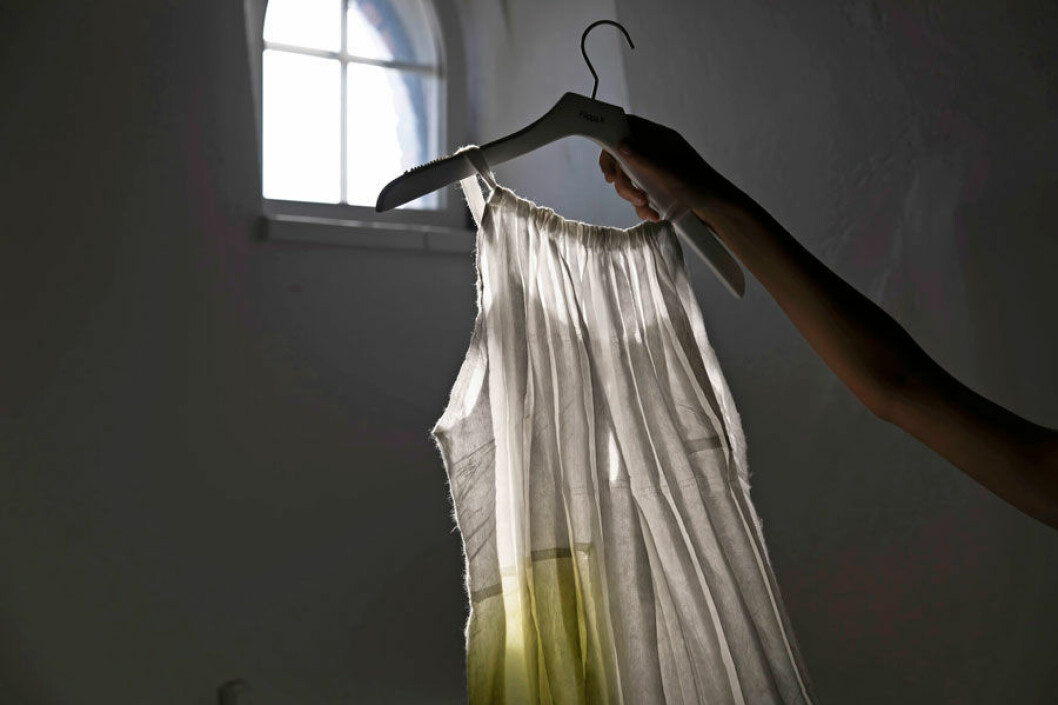 The throw away dress presenteras i utställningen Circular design speeds på University of the Arts London 23–24 november.
