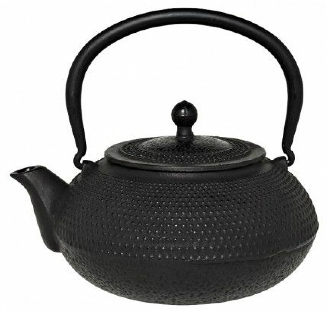 Tekanna i järn Nagano, rymmer 0,7 l, 650 kr, Satake. Tekanna i järn Nagano, rymmer 0,7 l, 650 kr, Satake.