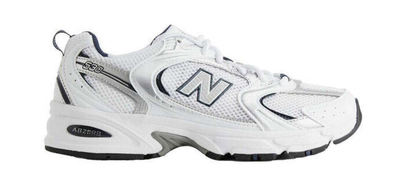 vita skor med meschdetaljer i modellen 530 från New Balance