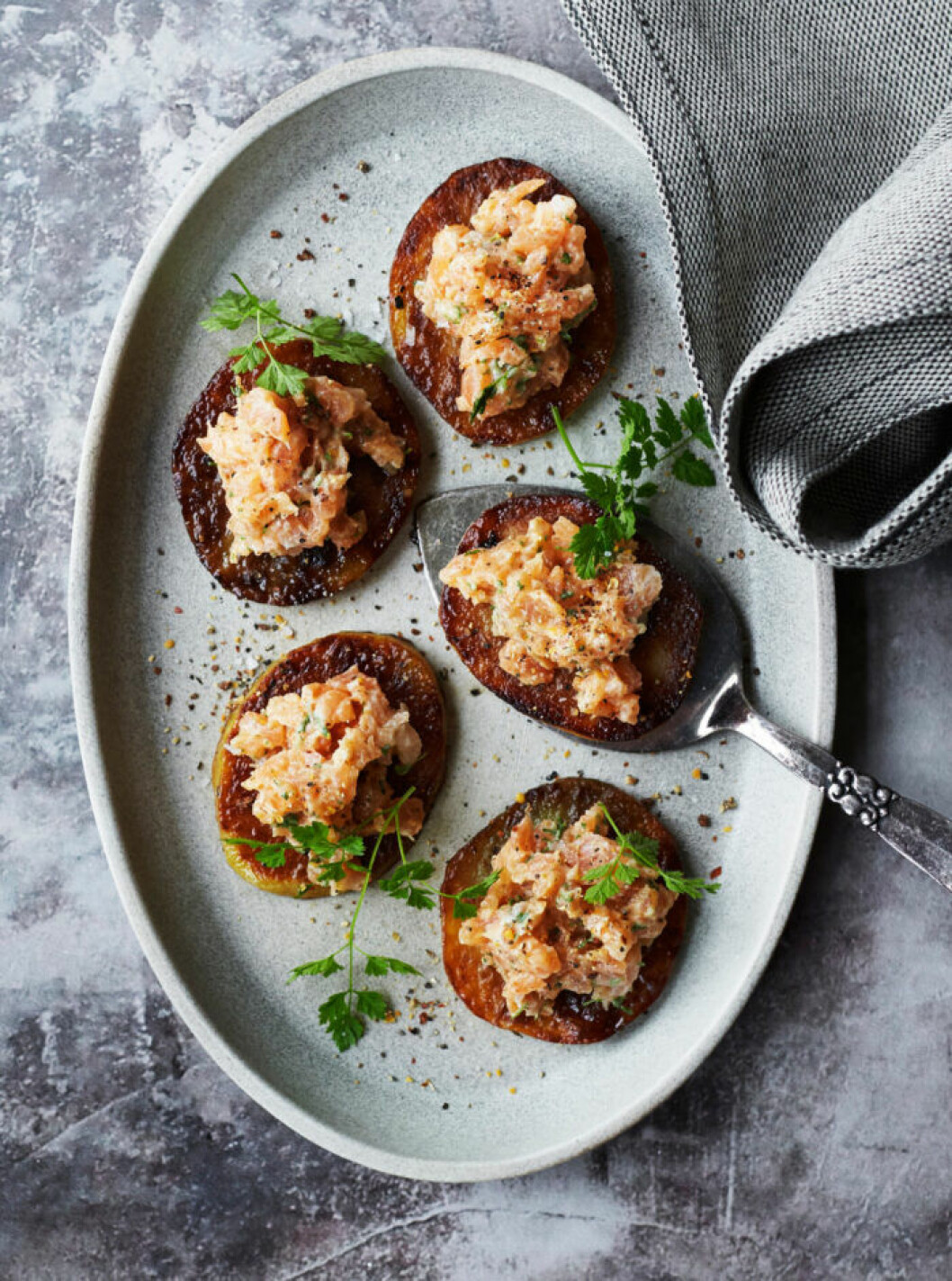 Snittar med rökt laxröra. Recept på snittar med rökt laxröra.