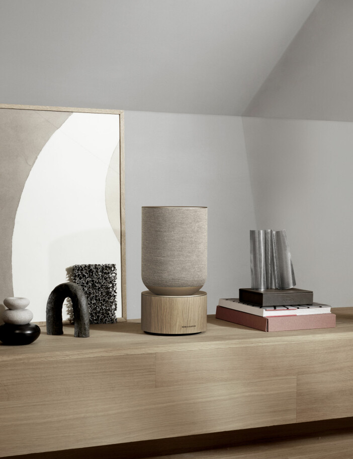 snygg och lyxig högtalare som smälter in i inredningen från bang & olufsen