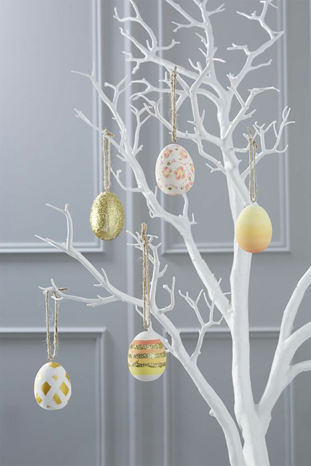 Via: <a href="http://blog.hobbycraft.co.uk/make-painted-easter-eggs/" target="_blank" rel="noopener">Hobbycraft</a> Via; Hobbycraft