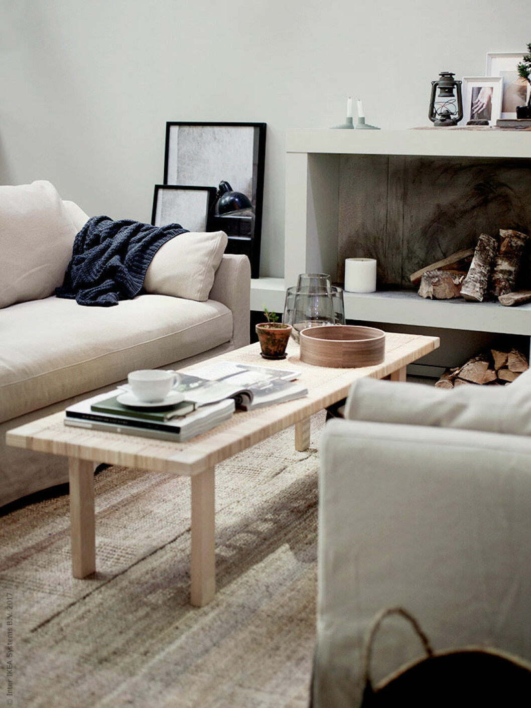 Foto: <a href="http://livethemma.ikea.se/room-for-harmony-del-1/" target="_blank" rel="noopener">Ikea Livet Hemma</a>/Ragnar Ómarsson Styling: Pella Hedeby Lågt rektangulärt soffbord i trä