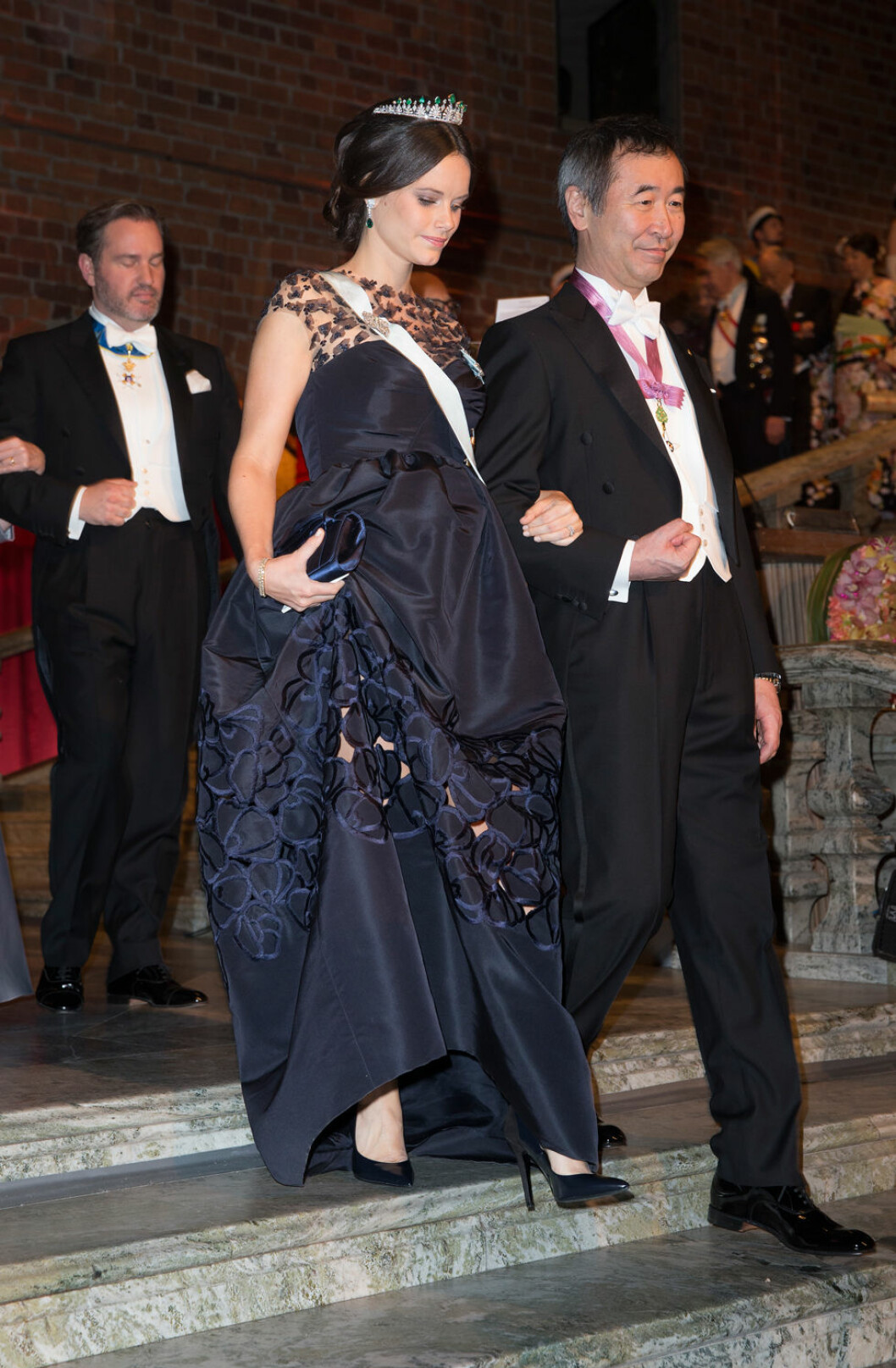 2015 satsade den nygifta prinsessan Sofia på en mörkblå klänning av internationell design. Klänningen kom från Oscar de la Renta.