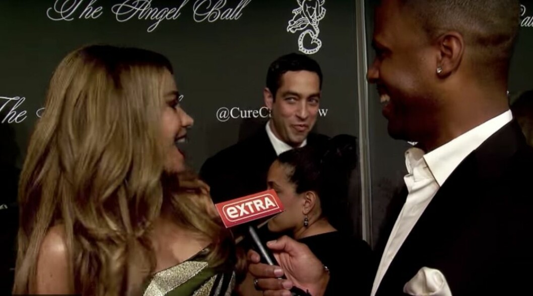 Sofia Vergara och Nick Loeb tittar på varandra