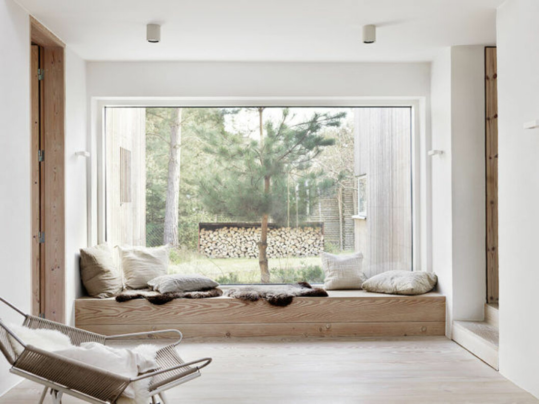 Platsbyggd träsoffa