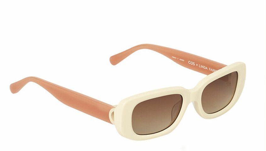 <a target="_blank" rel="nofollow" href="https://www.cos.com/en_sek/women/accessories/product.the-rectangle-acetate-sunglasses-white.1156111002.html">Rektangulära solglasögon</a>, 1150 kr. solglasögon