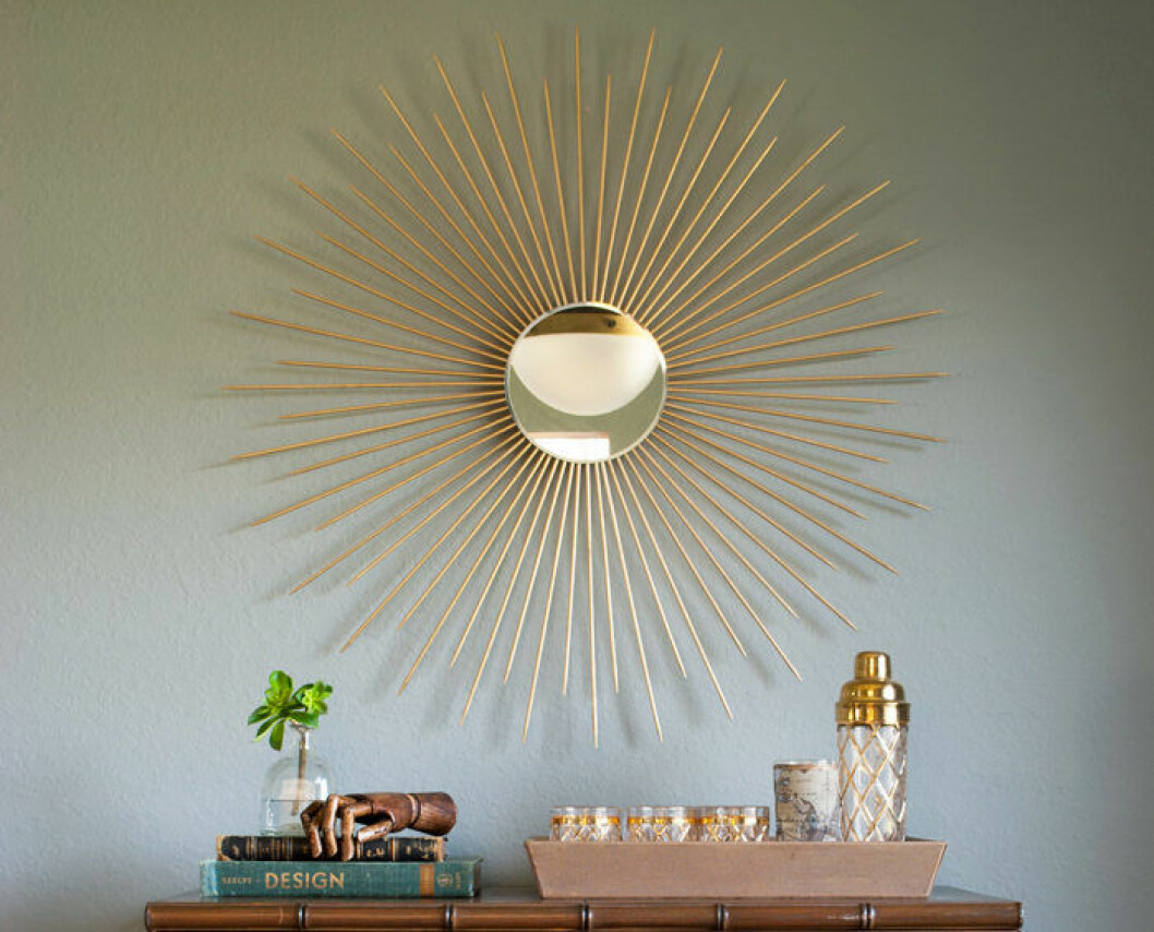 Foto: <a href="http://www.ehow.com/how_12341105_diy-sunburst-mirror.html" target="_blank" rel="noopener">Brynne Delerson via Ehow</a> Spegel solformat