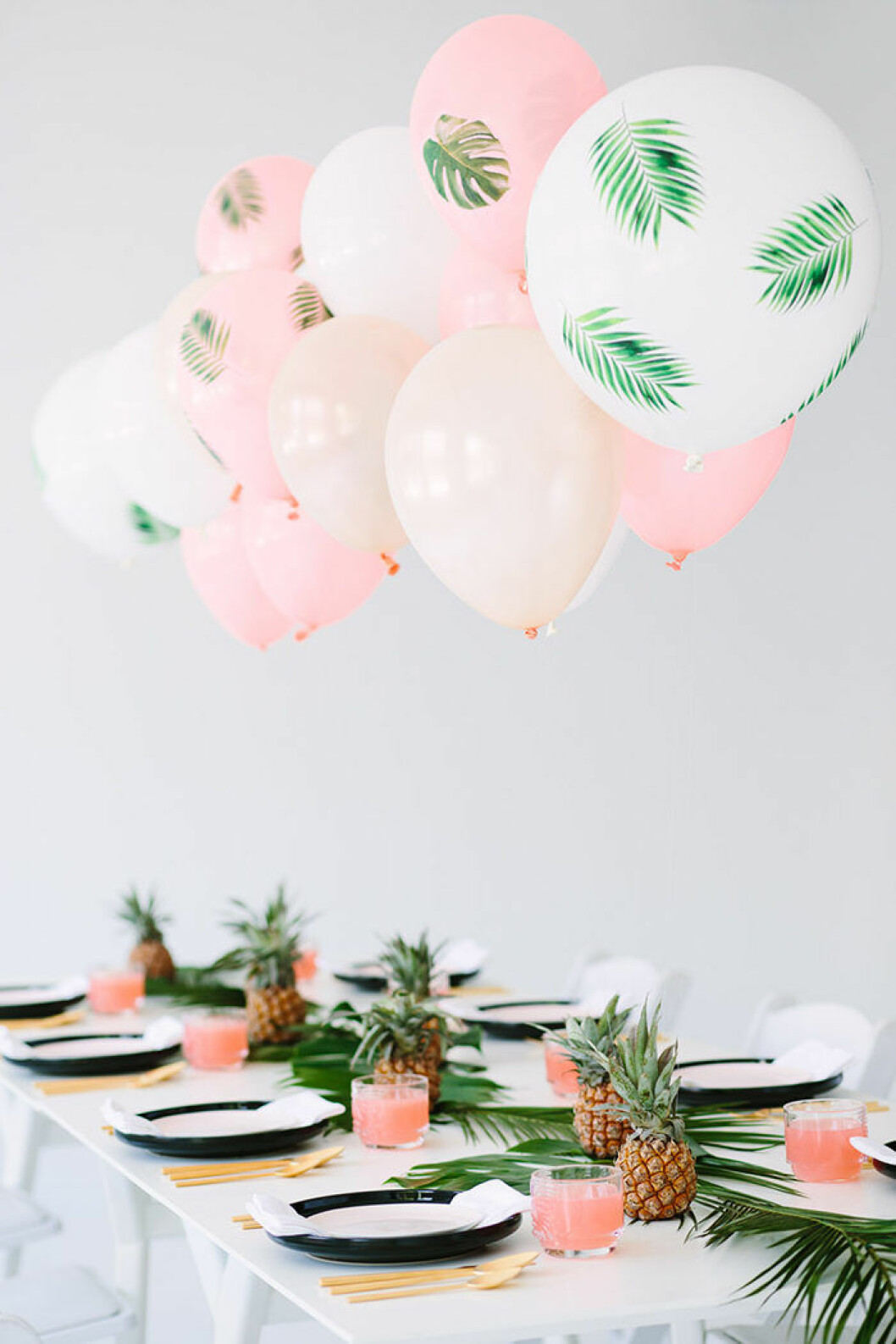 Foto via: <a href="https://studiodiy.com/2015/05/20/a-palm-fronds-bon-bons-dinner-party/" target="_blank" rel="noopener">Studiodiy</a>