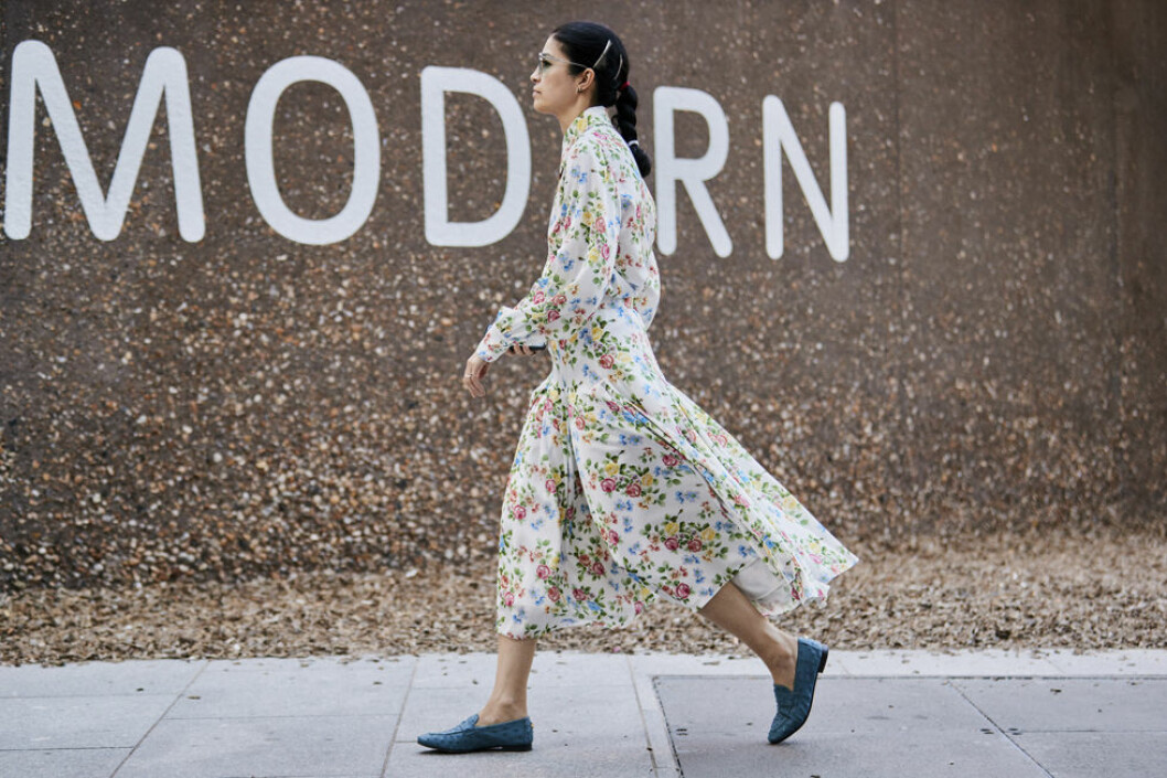 Inspiration från Londons modevecka. blommig klänning ss-19 London streetstyle