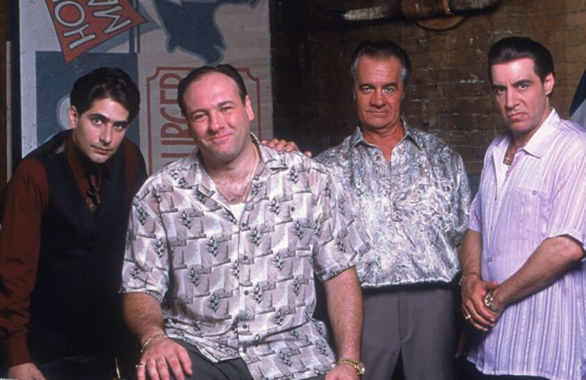 The Sopranos handlar om Tony Soprano (James Gandolfini), en italiensk-amerikansk gangster, där Michael Imperioli spelar hans avlägsna kusin Christopher Moltisanti.