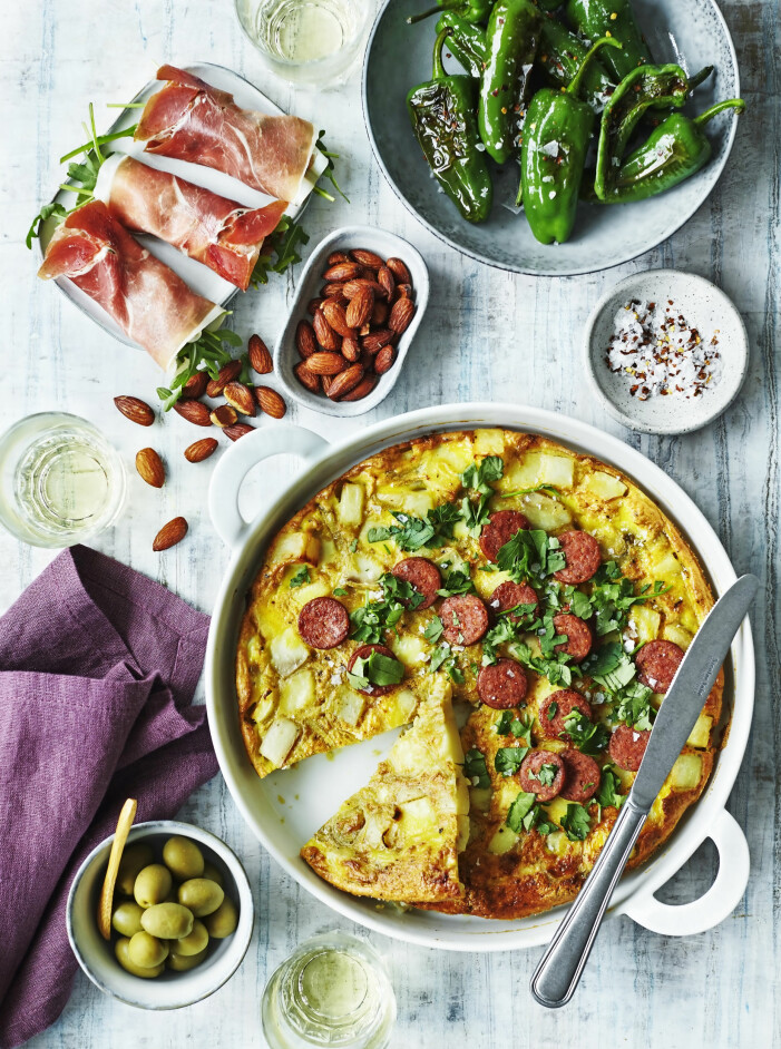 spansk tortilla med tillbehör