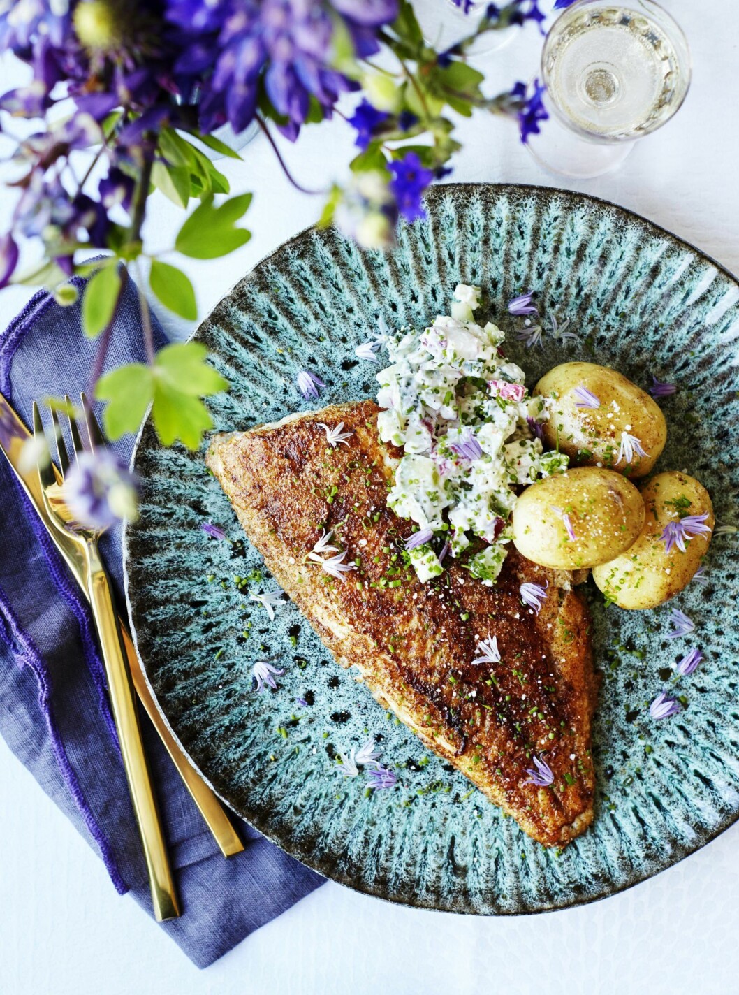Spätta med sommarsallad. Recept rödspätta med sommarsallad och potatis