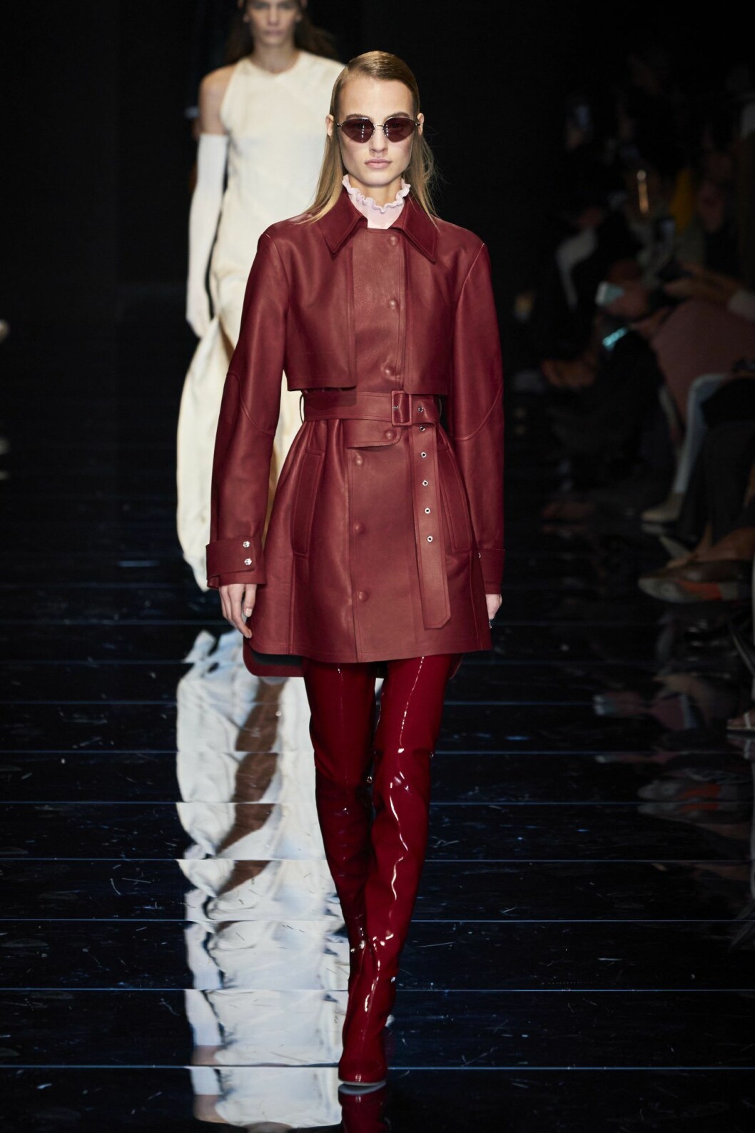 Röd läderkostym Sportmax AW20 Milano Fashion Week.