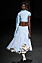 Blå Assymetrisk glansig topp med en lång och kort ärm, blå kjol och beige underkjol med avklippata fållar, Sportmax SS23