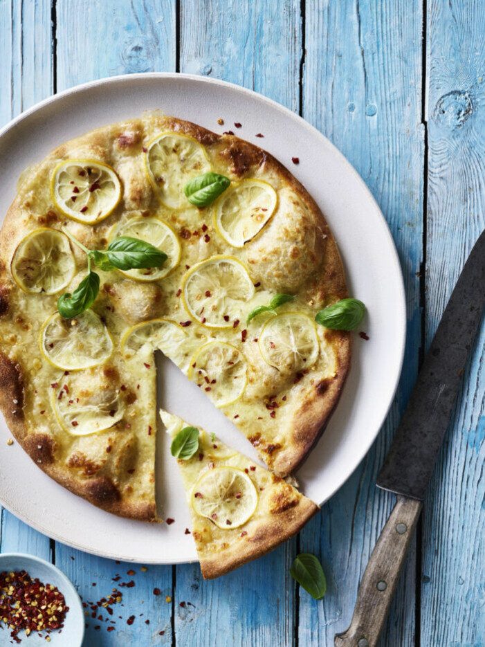 Recept på spröd pizza med mozzarella och citron