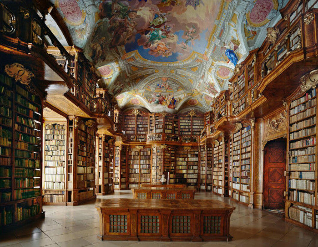 Bild via: <a href="http://grace-from-dogville.tumblr.com/post/83182514163/abbey-library-of-saint-gall-st-gallen" target="_blank" rel="noopener">grace-from-dogville.tumblr.com</a> St. Florian Monastery Library, Sankt Florian, Austria