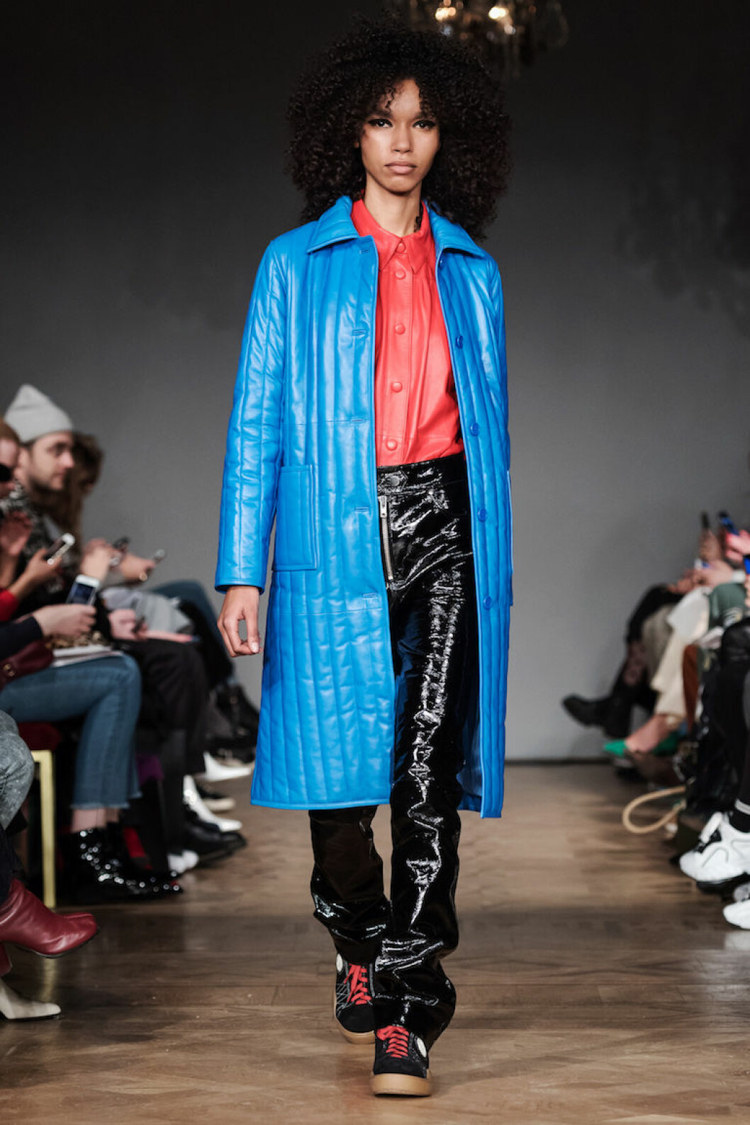 Stand AW18 Klarblå jacka I lack från Stand AW18.