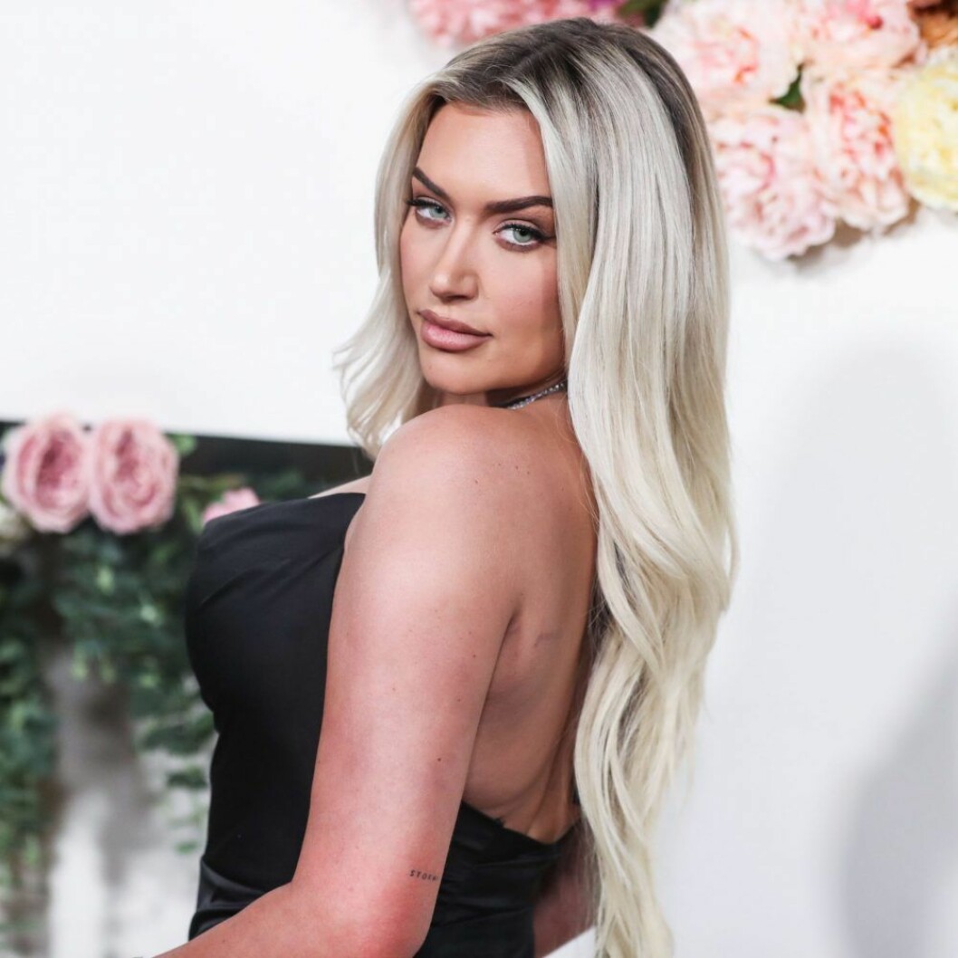 Kylie Jenners BFF Stassie Karanikolaou började umgås med Tyler efter hans uppbrott med Gigi. Stassie Karanikolaou och Tyler Cameron