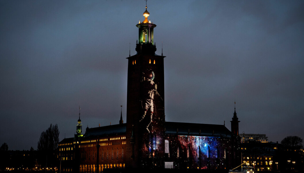 Stadshuset är en av de byggnader som får extra festlig belysning under Nobelveckan.