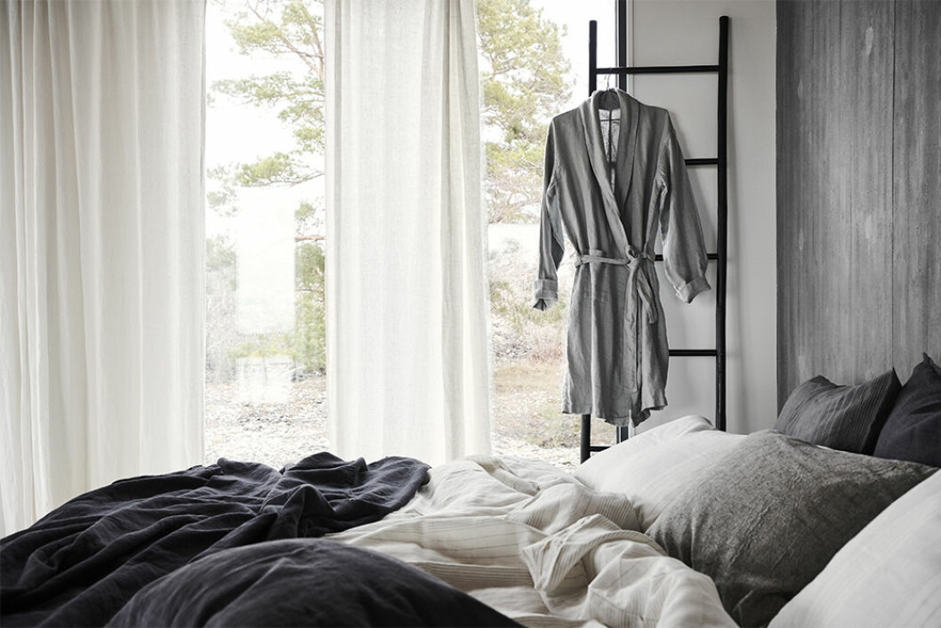 Sängen spelar ofta huvudrollen i ett hotellrum – inspireras och fixa hotellstilen hemma! Foto: Linum Staycation hemma – tips för alla rum