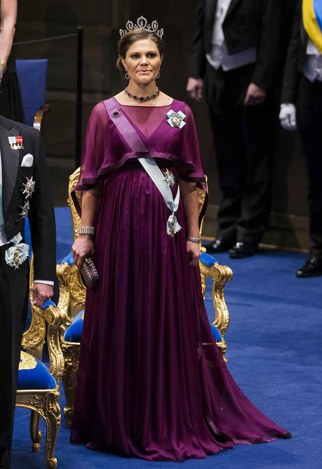 Kronprinsessan Victoria kom i en klänning från svenska By Malina. Både Victoria och Sofia var fantastiskt vackra med sina gravidmagar. STOCKHOLM 2015-12-10. The Nobel Prize 2015. The Nobel Prize Awards ceremony today took place in the Stockholm Concert Hall, in the presence of the Swedish Royal Family. Picture shows: Crown Princess Victoria COPYRIGHT STELLA PICTURES