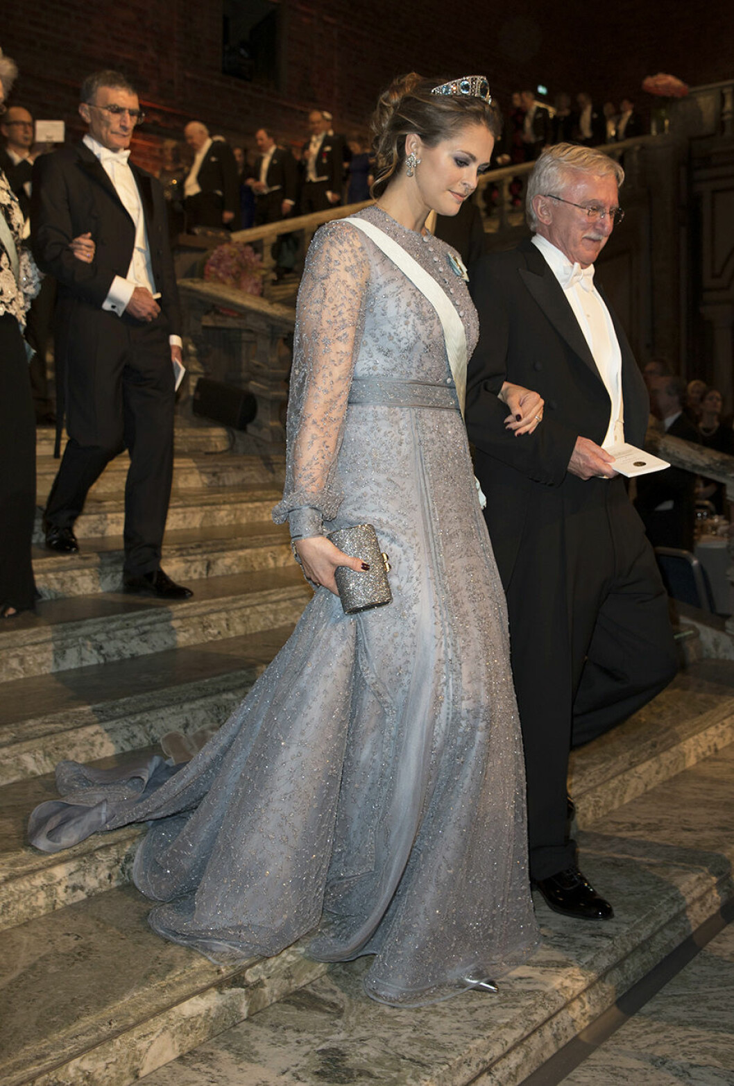 Prinsessan Madeleine kom i en superfin klänning från Fadi el Khoury, samma designer som fick klä henne på förra årets Nobelfest. STOCKHOLM 2015-12-10. The Nobel Prize 2015. The Nobel Banquet after the Prize Ceremony, in the Blue Hall of the Stockholm City Hall. Picture shows: Princess Madeleine and Paul Modrich COPYRIGHT STELLA PICTURES