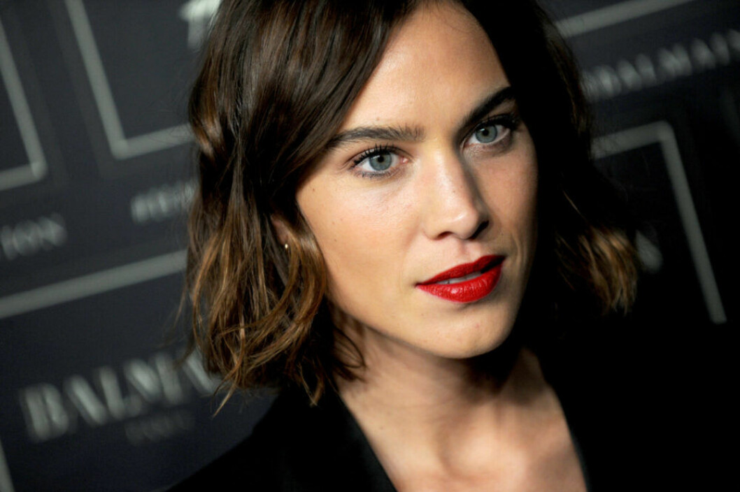 Alexa Chung gillar naturligt svall.